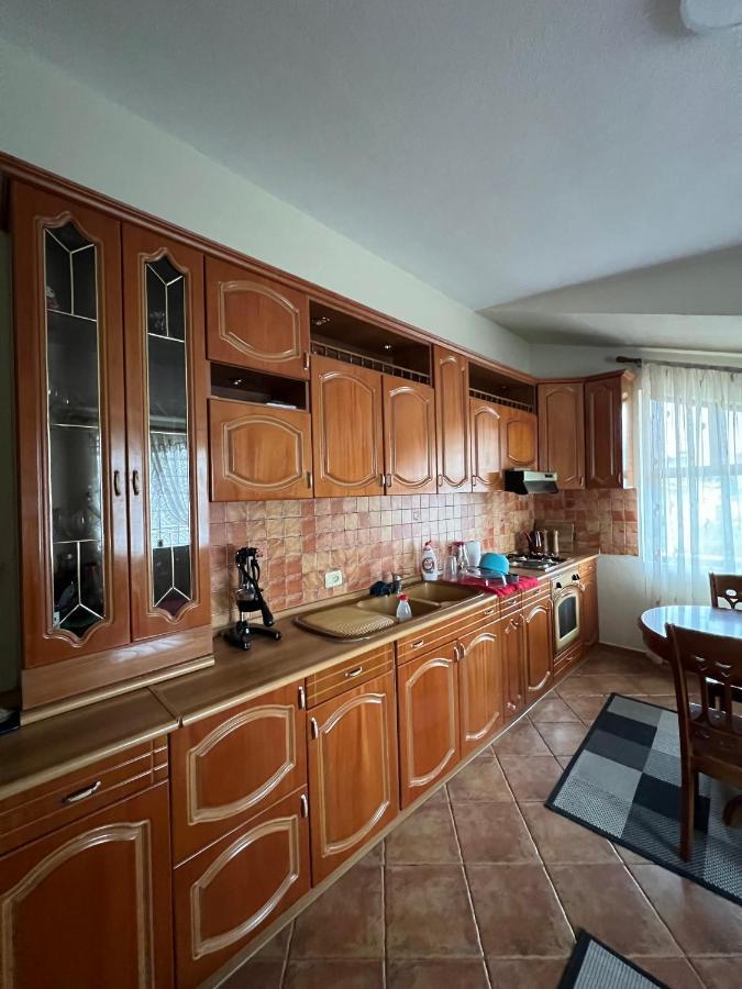 Villa Sokoli, Enjoy Sunset At This Spacious Apartment Tiranë Eksteriør bilde