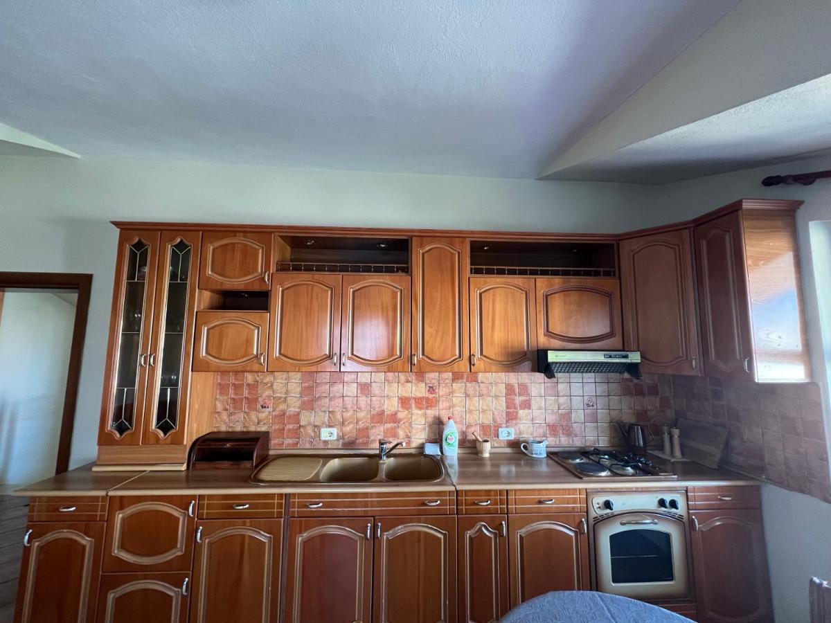 Villa Sokoli, Enjoy Sunset At This Spacious Apartment Tiranë Eksteriør bilde