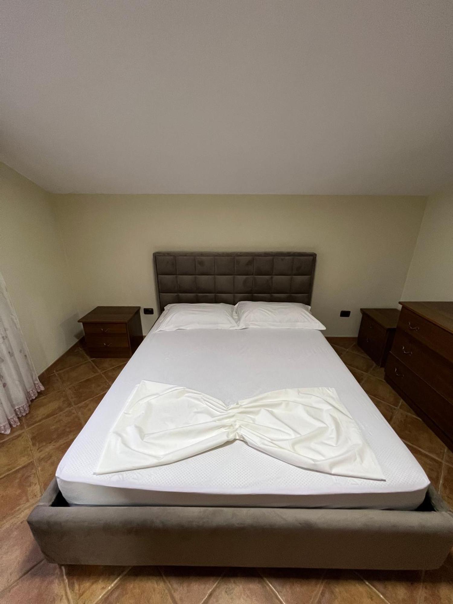Villa Sokoli, Enjoy Sunset At This Spacious Apartment Tiranë Eksteriør bilde